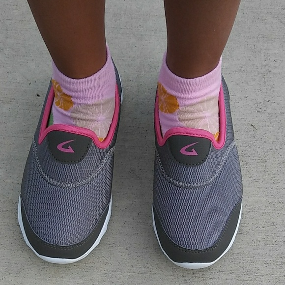NEW Girls Grey & Fuchsia Shoes - Picture 2 of 4